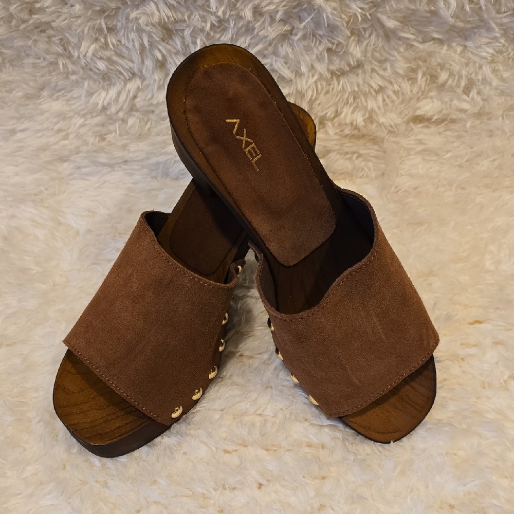 Axel Women's Brown Suede Sandals